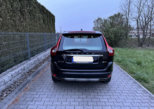 Volvo XC 60 cena 59000 przebieg: 350000, rok produkcji 2017 z Halinów małe 121